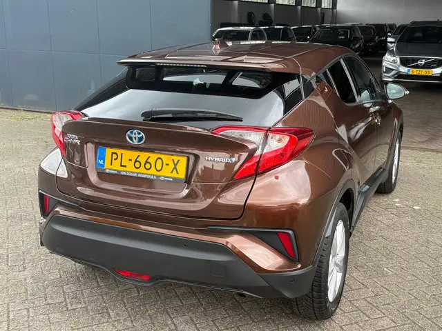 Toyota C-HR 1.8 Hybrid Executive 2017 Hybride Benzine 4