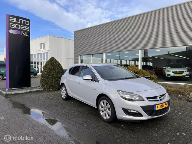 Opel Astra 1.4 Turbo Business + 2014 Benzine