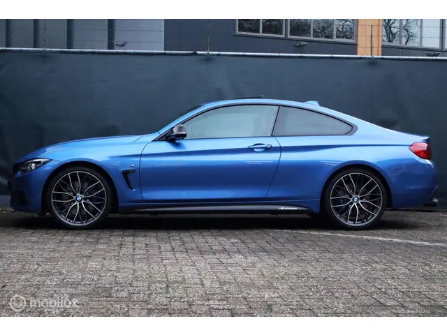 BMW 4 Serie Coupé 440i High Executive 2017 Benzine 12