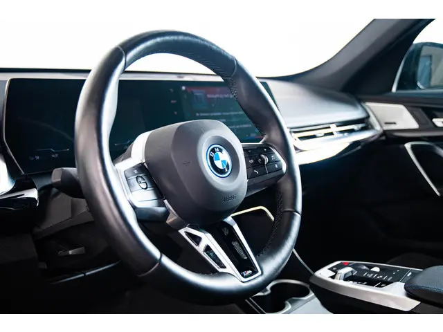 BMW iX1 xDrive30 Launch Edition 67 kWh 2023 Elektrisch 35