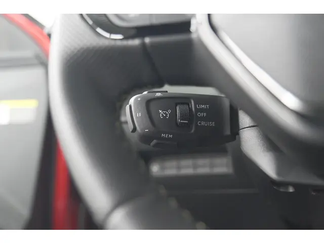Peugeot 2008 PureTech 130 EAT8 GT 2024 Benzine 43