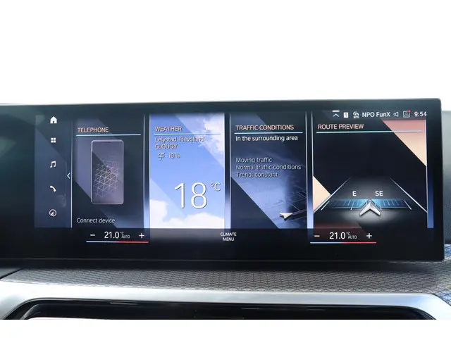 BMW 3 Serie Touring 318i 2024 Benzine 23