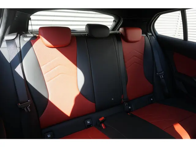 BMW 1 Serie 5-deurs 120 2025 Benzine 10