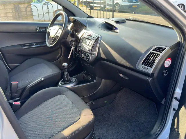 Hyundai i20 1.2 HP i-Motion 2016 Benzine 8