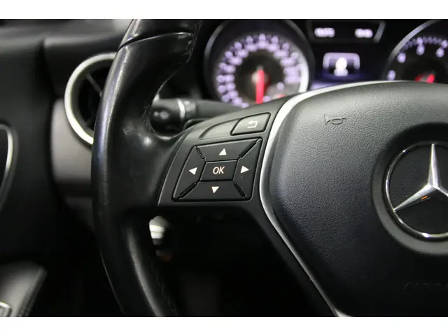 Mercedes-Benz CLA 180 2014 Benzine 16