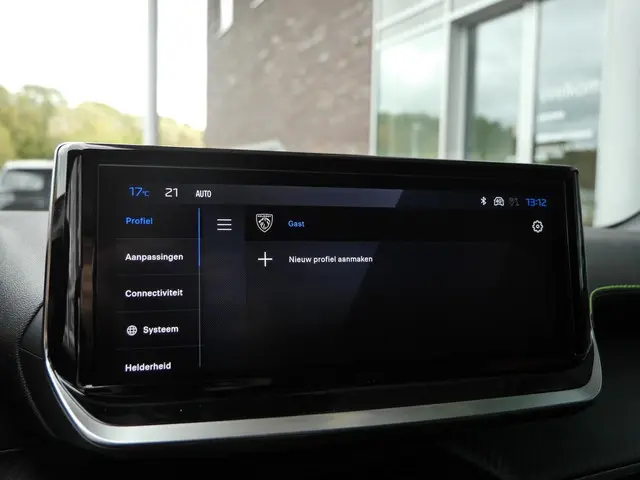 Peugeot 2008 1.2 Hybrid 145 GT 2025 Hybride Benzine 32