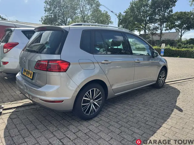 Volkswagen Golf Sportsvan 1.2 TSI Highline 2016 Benzine 2
