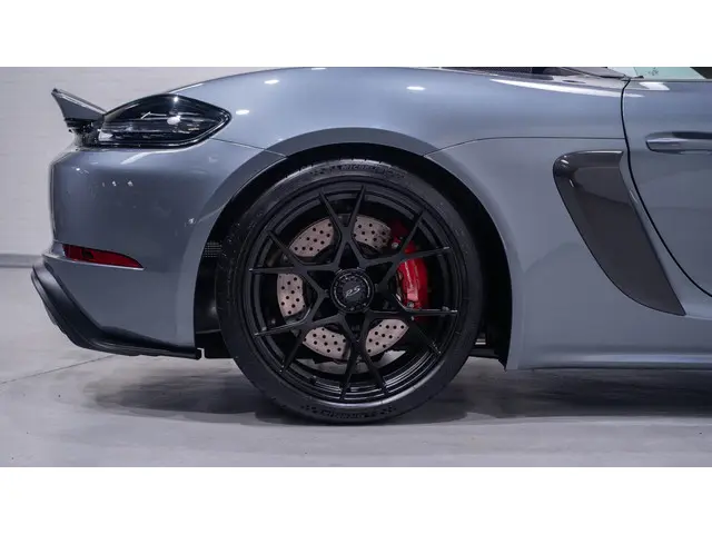 Porsche 718 Spyder RS 2024 Benzine 34