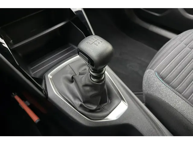 Peugeot 2008 1.2T Style 2023 Benzine 24