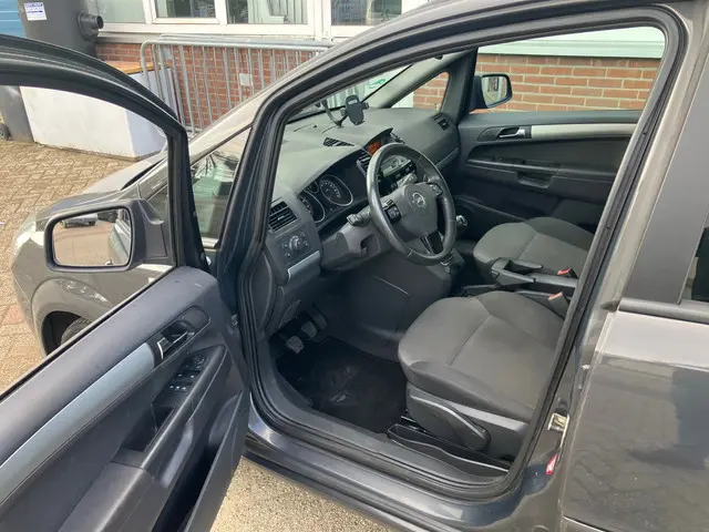 Opel Zafira 1.8 Cosmo 7 persoons 2013 Benzine 6