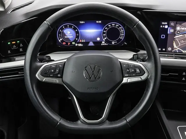 Volkswagen Golf 1.0 eTSI 110pk DSG Life 2024 Benzine 16