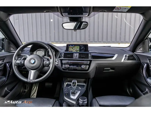 BMW 2 Serie Coupé M240i High Executive 2017 Benzine 12