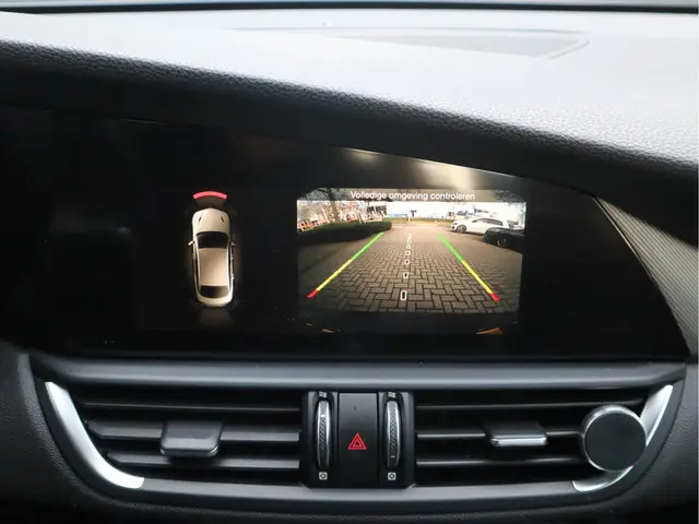 Alfa Romeo Giulia 2.0T Super 2018 Benzine 8