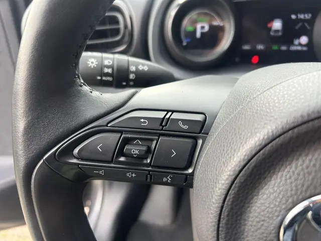 Toyota Yaris 1.5 Hybrid Executive 2021 Hybride Benzine 10