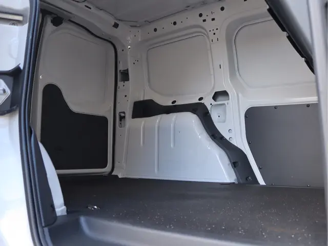 Volkswagen Caddy Cargo 2.0 TDI Comfort 2024 Diesel 16