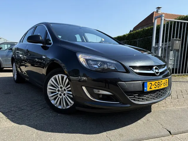 Opel Astra 1.4 TURBO DESIGN EDITION 2013 Benzine 2