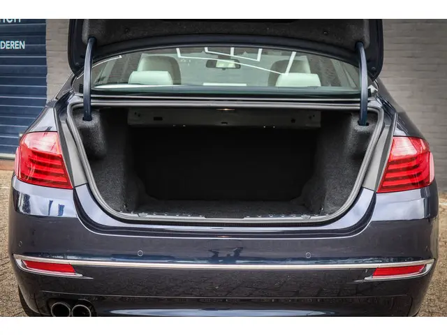 BMW 5 Serie 528i Luxury Edition 2015 Benzine 20