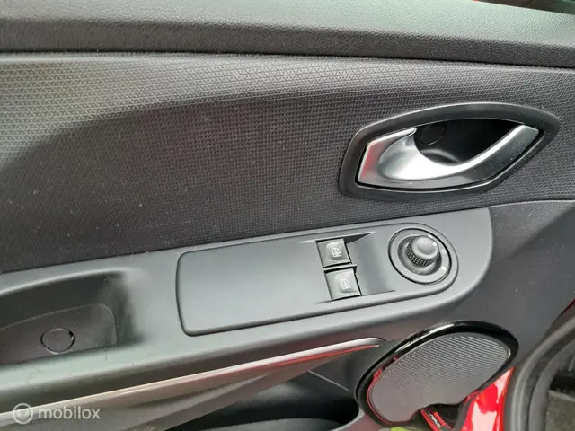 Renault Clio 0.9 TCe Eco2 Limited 2016 Benzine 18