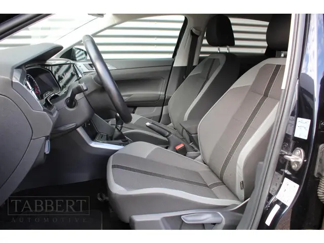 Volkswagen Polo 1.0 TSI Highline Zwart 5dr 2018 Benzine 8