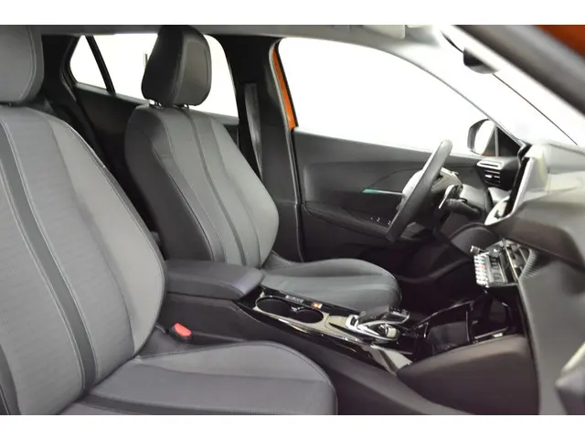 Peugeot 2008 1.2 Puretech 130pk Allure 2021 Benzine 12