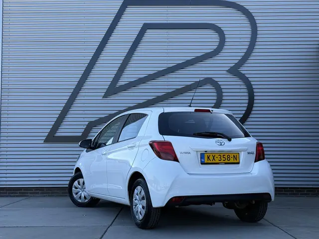 Toyota Yaris 1.0 VVT-i Aspiration 2016 Benzine 6