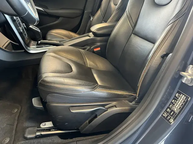 Volvo V40 Cross Country T3 Polar+ Luxury 2019 Benzine 28