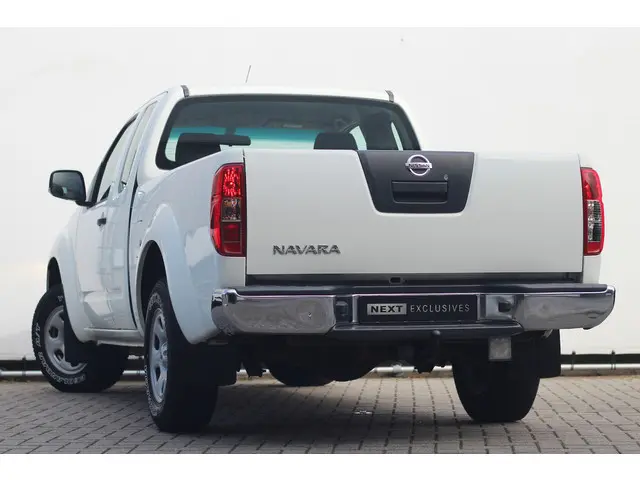 Nissan Navara 2.5 dCi XE King Cab 2012 Diesel 9