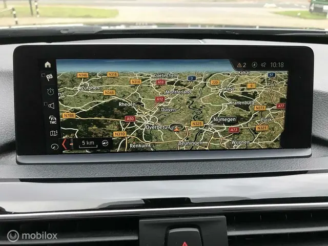 BMW 3 Serie 330i 2018 Benzine 13
