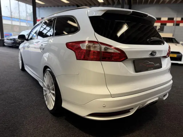 Ford Focus Wagon 2.0 EcoBoost ST-3 2013 Benzine 10