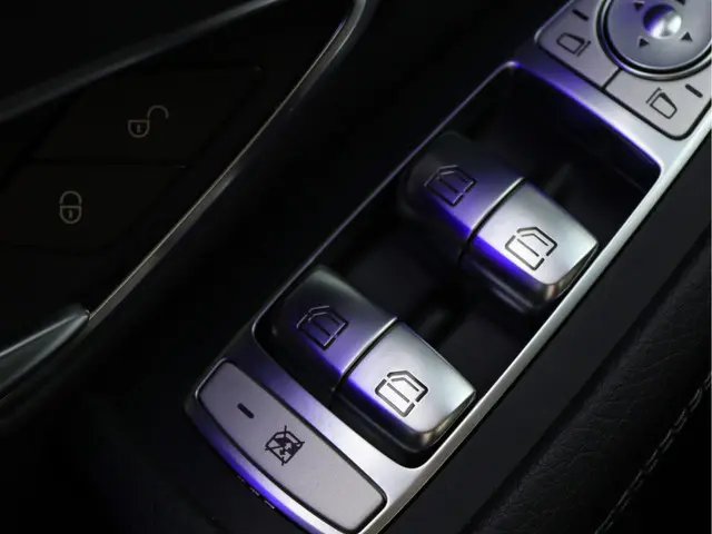 Mercedes-Benz C-Klasse 180 AMG-line 2019 Benzine 33