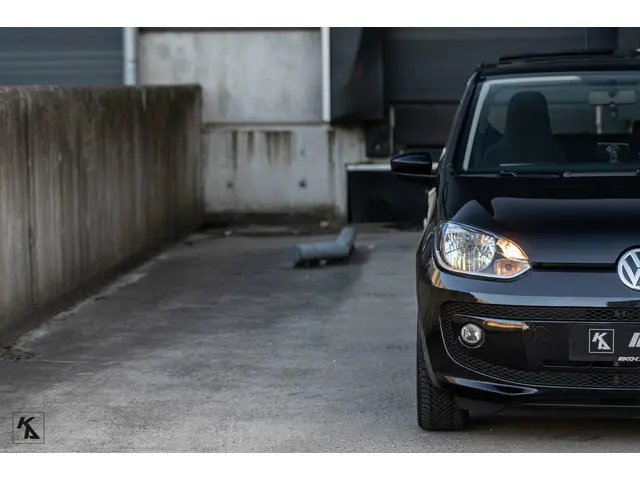 Volkswagen up! 1.0 2014 | CUP Up! | Pano | Lage KM 2014 Benzine 42