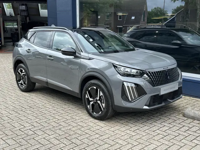 Peugeot 2008 1.2 Hybrid 145 GT 2025 Hybride Benzine 6