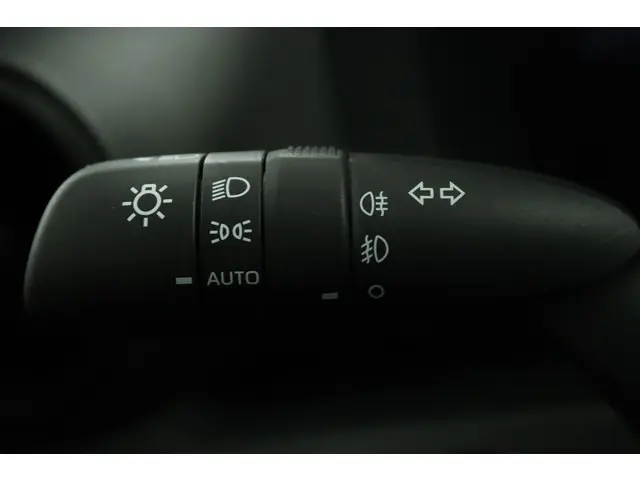Toyota C-HR 1.8 Hybrid 140 Dynamic 2024 Hybride Benzine 31