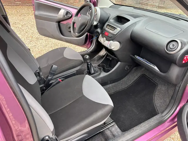 Peugeot 107 1.0 Access Accent 2012 Benzine 9