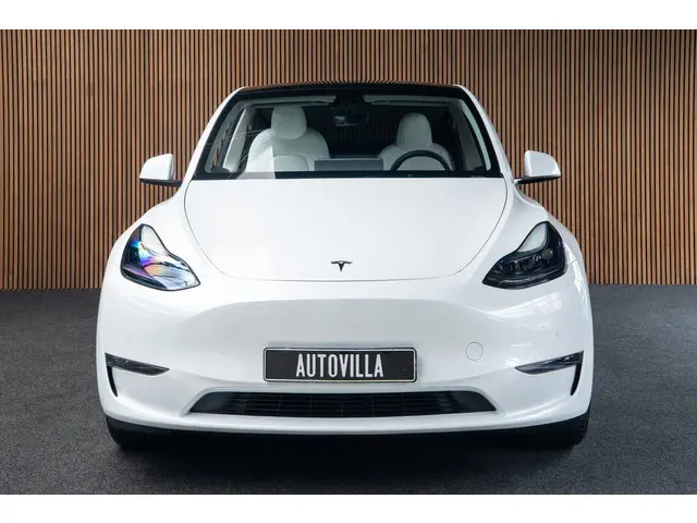Tesla Model Y 3