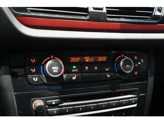 BMW X1 sDrive18i 2015 Benzine 28