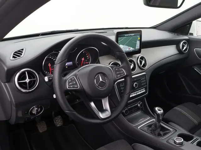 Mercedes-Benz CLA 180 Ambition 2016 Benzine 18