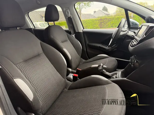 Peugeot 208 1.2 VTi Allure 2014 Benzine 6