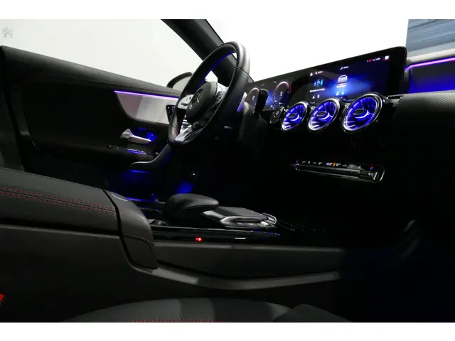 Mercedes-Benz CLA 250 e AMG Line 2023 Hybride Benzine 31