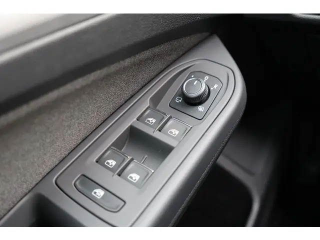 Volkswagen Golf 1.5 eTSI Life Edition 2024 Benzine 23