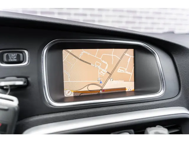 Volvo V40 T4 190pk R-Design 2018 Benzine 8