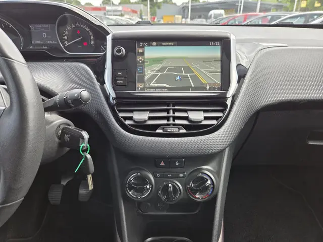 Peugeot 2008 1.2 PureTech Style/PANO/NAVI 2015 Benzine 13