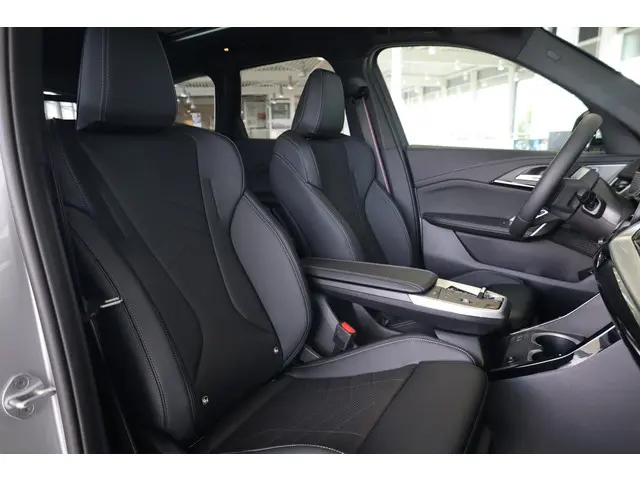 BMW iX1 eDrive20 2025 Elektrisch 8