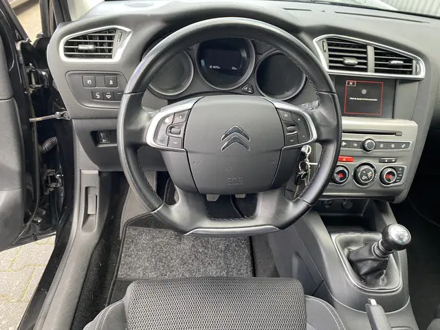 Citroën C4 1.2 PureTech Shine 2015 Benzine 4