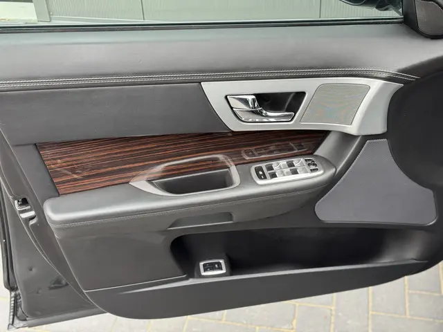 Jaguar XF 2.2D 2015 Diesel 21