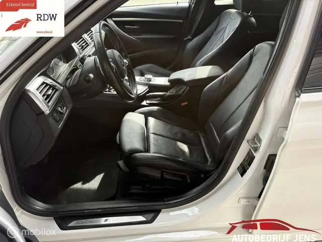 BMW 3 Serie Touring 320i M Sport Edition 2019 Benzine 4