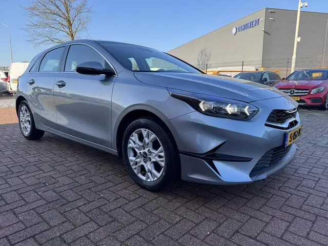 Kia Ceed 1.5 T-GDi DynamicLine, Full Led, 2023 Benzine 3