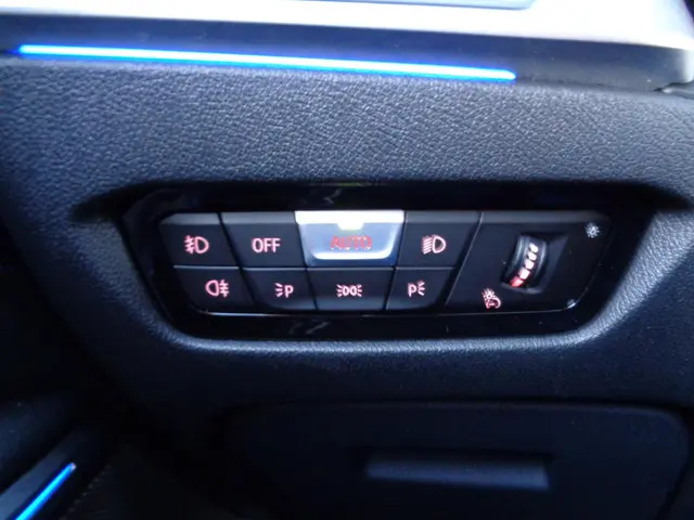 BMW 3 Serie 330i High Executive 2020 Benzine 9