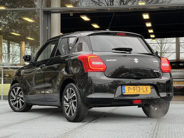 Suzuki Swift 1.2 Style Smart Hybrid 2022 Benzine 6