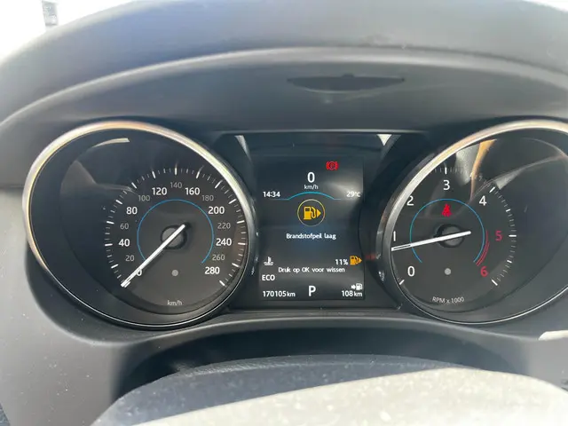 Jaguar XE 2.0 D Pure 2018 Diesel 17
